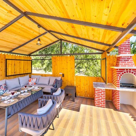 Nostalji Kalkan Bezirganda Havuzlu Villa